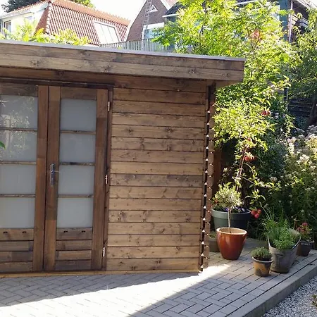 Huis Op De Dijk Bed & Breakfast